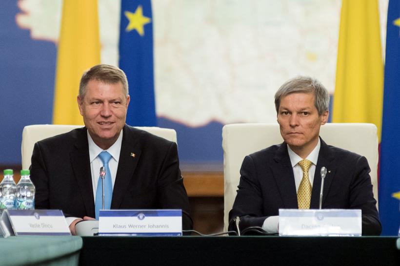 Preşedintele Klaus Iohannis şi premierul Dacian Cioloş participă la parada militară de Ziua Naţională din Bucureşti 