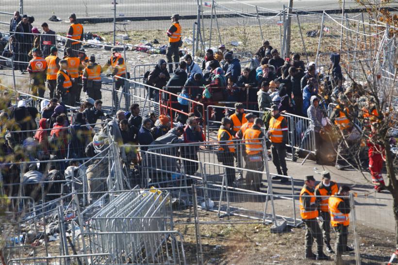 Pakistanul a refuzat să permită unui număr de 30 de migranţi deportaţi din UE să coboare din avion 