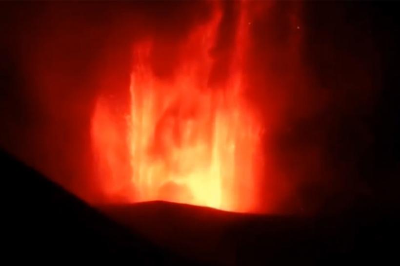 VIDEO - Cea mai violentă erupţie a vulcanului Etna din ultimii 20 de ani