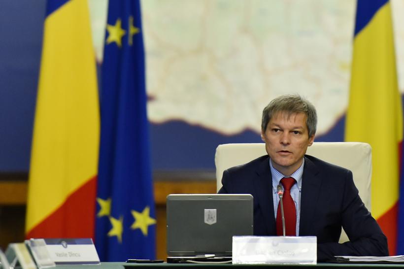 Dacian Cioloş a avut o convorbire telefonică cu Patriarhul Daniel. Ce au discutat cei doi