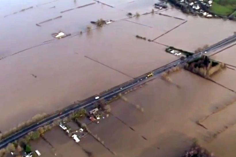 VIDEO - Inundaţii ISTORICE în Marea Britanie după furtuna Desmond