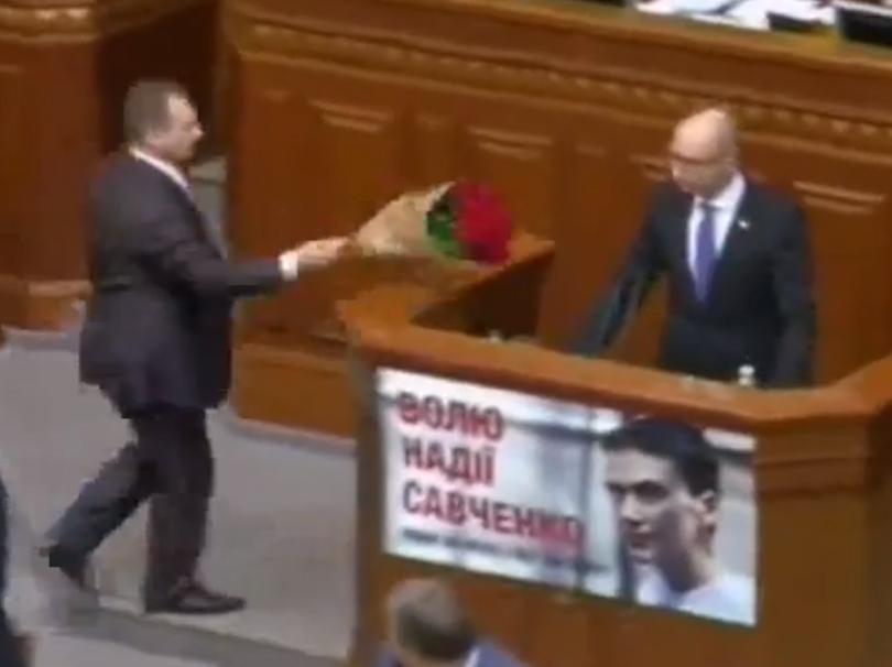 VIDEO - Bătaie cu pumni şi picioare în Parlamentul de la Kiev