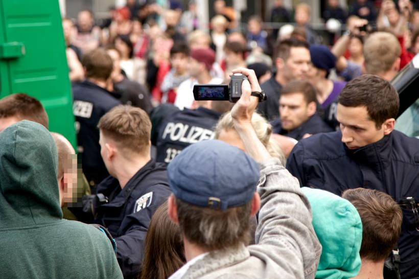Zeci de polițiști au fost răniți în manifestațiile de stradă din Leipzig