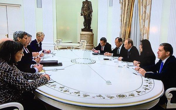 Întâlnire, la Kremlin, între Vladimir Putin şi John Kerry. Secretarul de stat american speră 'să găsească un numitor comun'