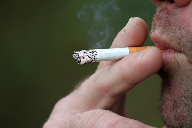 Proiectul privind interzicerea fumatului în spaţii închise, adoptat de Camera Deputaţilor 