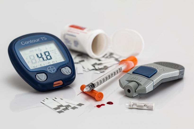 Asociaţiile de pacienţi cu diabet acuză lipsa insulinei din farmacii 