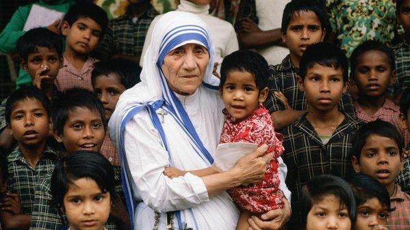Vaticanul a hotărât canonozarea Maicii Tereza