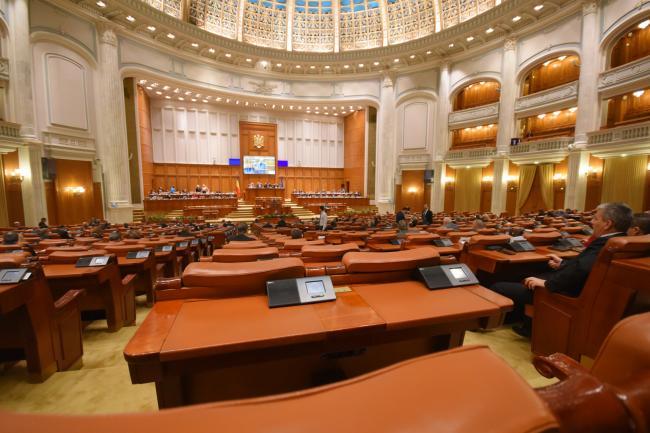 Pentru pensiile speciale, parlamentarii i-au presat pe șefii de partide