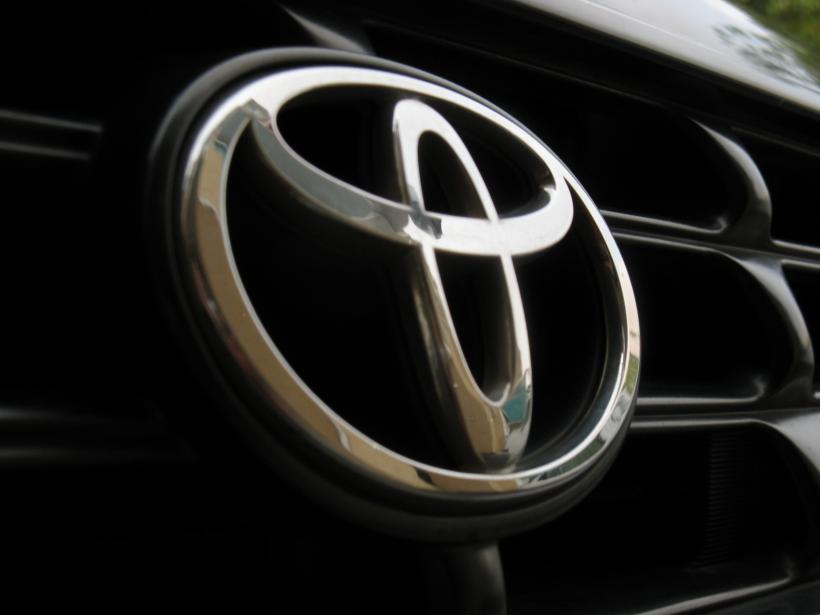 Toyota a vândut în luna noiembrie mai multe mașini decât Volkswagen, pentru a cincea lună consecutiv