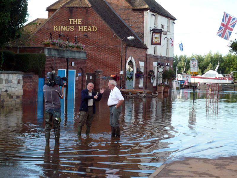 Inundații în Marea Britanie: David Cameron promite desfășurarea unor trupe suplimentare
