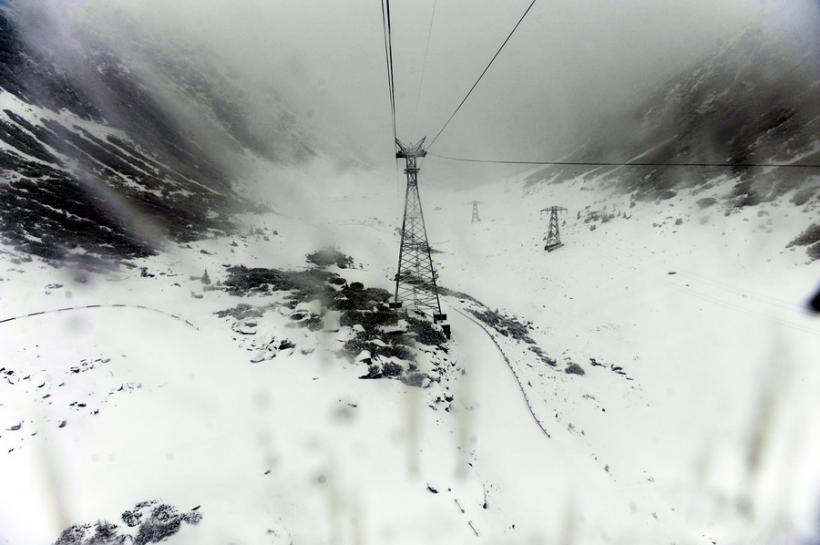 Risc moderat de avalanşă şi minime de minus 24 de grade Celsius, de Revelion, în zona turistică Bâlea 