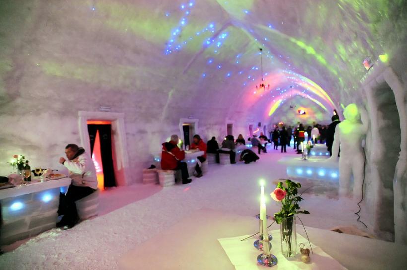 Hotelul de gheaţă de la Bâlea Lac a devenit atracţie turistică pentru turiştii din Marea Britanie şi Germania