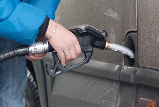 Cu cât e mai ieftină benzina, de la 1 ianuarie