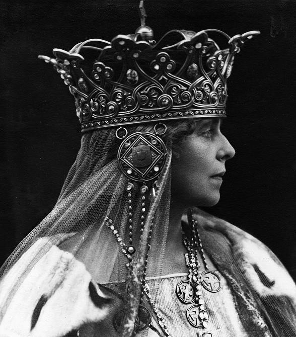 Acum 95 de ani, Regina Maria a României intra în „mănăstirea interzisă femeilor”. Ce lucru uluitor s-a întâmplat după aceea
