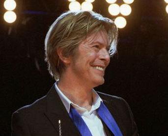 Doliu in muzica internationala. A murit legendarul muzician britanic David Bowie