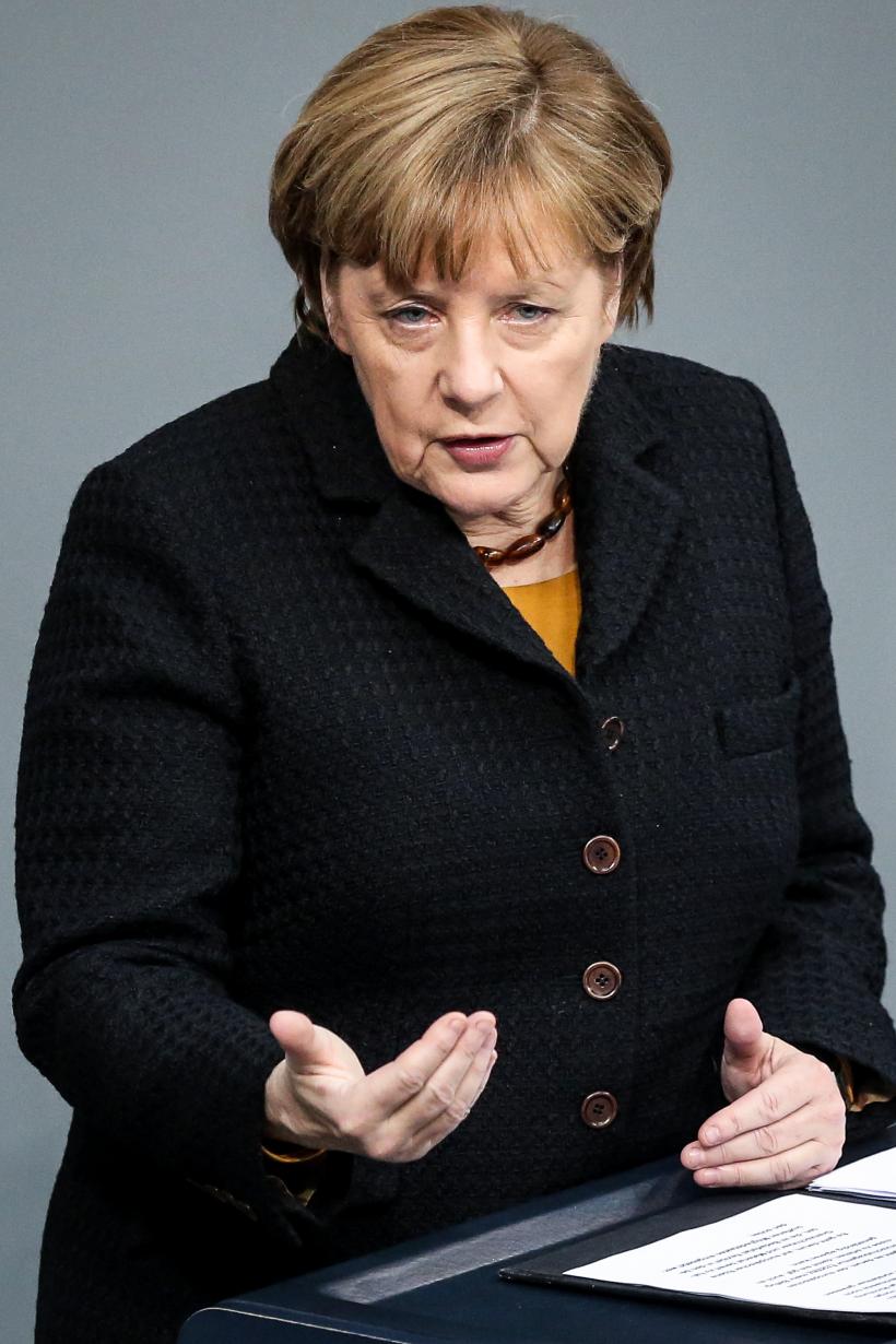 Merkel schimbă foaia cu refugiații