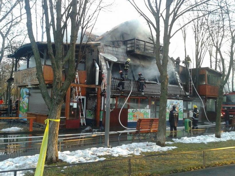 FOTO. Incendiu la un restaurant din Orășelul Copiilor  18525768