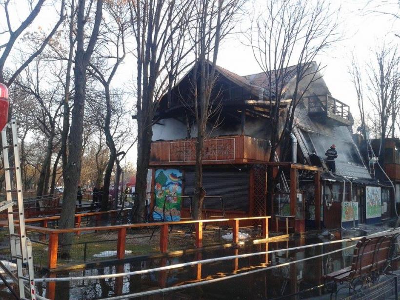 FOTO. Incendiu la un restaurant din Orășelul Copiilor  18525771