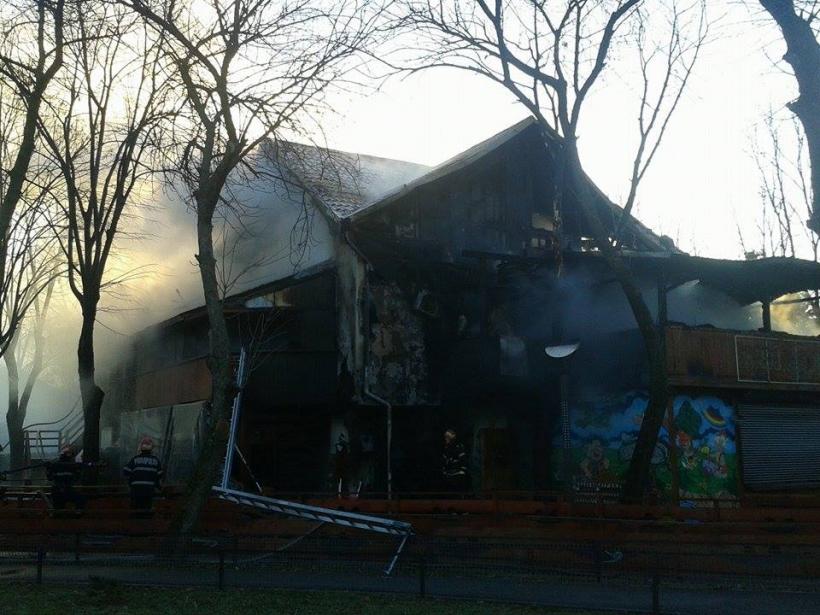 FOTO. Incendiu la un restaurant din Orășelul Copiilor  18525773
