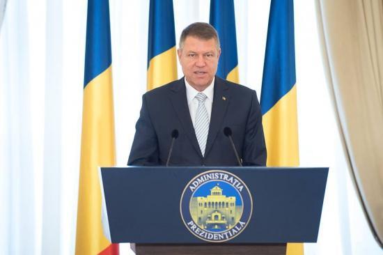 Klaus Iohannis cere reexaminarea legii prin care aleşii condamnaţi cu executare îşi pierd mandatul 