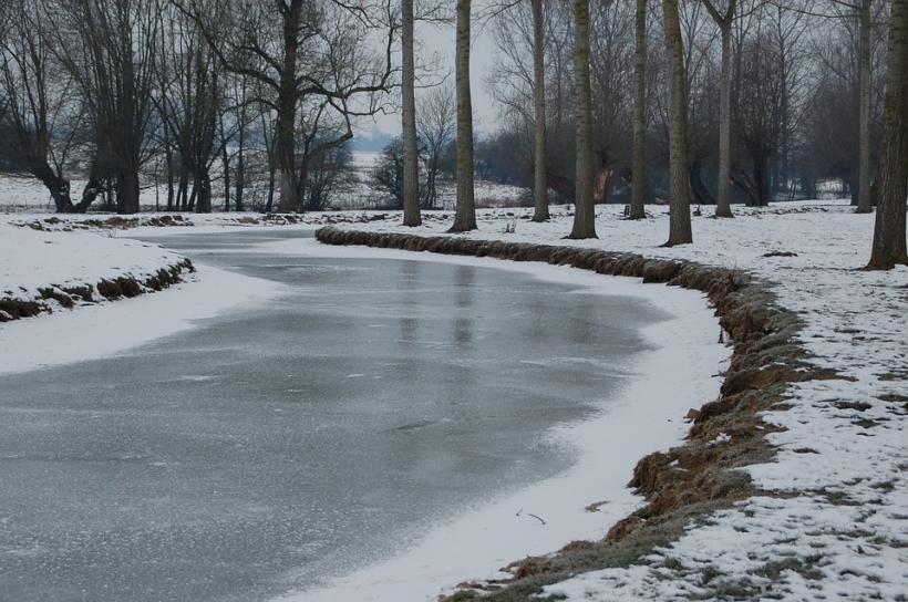 13 râuri din judeţul Argeş au îngheţat