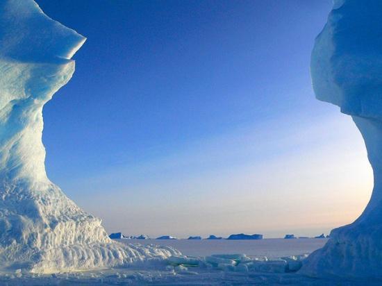 Antarctica. Canion uriaş, descoperit sub calota de gheaţă!