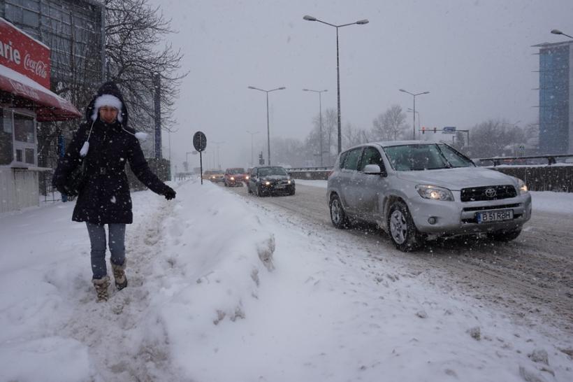Amenzi de 42.000 de lei în Bucureşti pentru trotuarele necurăţate de zăpadă
