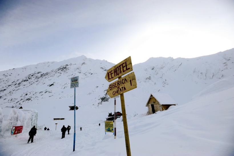 Risc mare de avalanşe, la peste 1.800 de metri altitudine, în Munţii Făgăraş; un metru şi jumătate, zăpada la Bâlea 