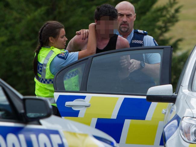 Au facut-o de oaie. Ce au păţit 4 tineri din Noua Zeelandă, după ce au furat o maşină