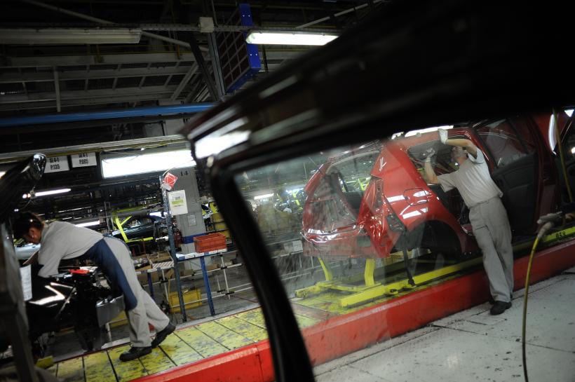 Gerul din România afectează industria auto. Fabrica Renault din Algeria, închisă