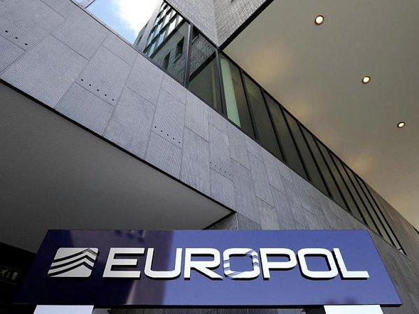 Avertisment EUROPOL - Statul Islamic pregăteşte noi &quot;atacuri de amploare&quot; concentrate în Europa 
