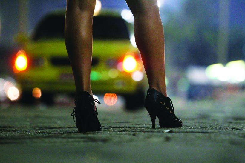 Ofertă: Sclavie cu contract pentru căpșunarii români 18527174