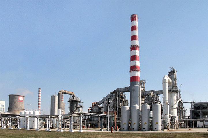 Ţiţeiul iranian va fi prelucrat de rafinăria Petrotel din România (Reuters)