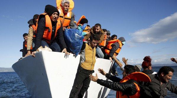 9 migranţi, între care 2 bebeluşi, s-au înecat în largul coastei de vest a Turciei 