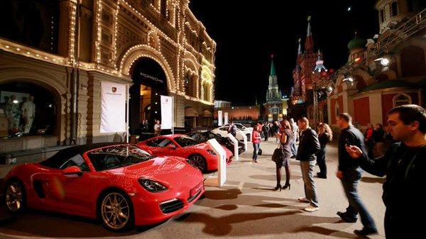Paradoxul pieţei auto din Rusia, au crescut vânzările maşinilor de lux