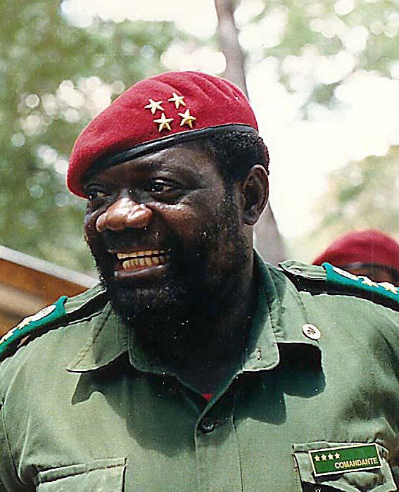 VIDEO - De ce fiii fostului şef al rebelilor din Angola vor desfiinţarea jocului Call of Duty