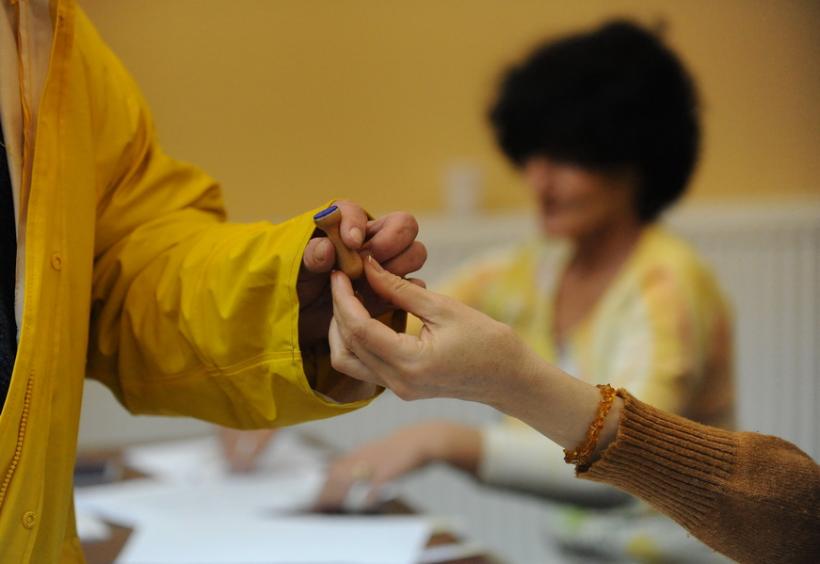 În România există 18.272.002 de cetăţeni cu drept de vot
