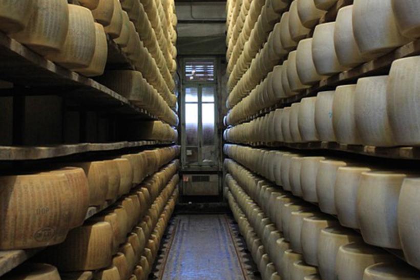 O companie italiană de lactate vinde bonduri garantate cu... parmezan 