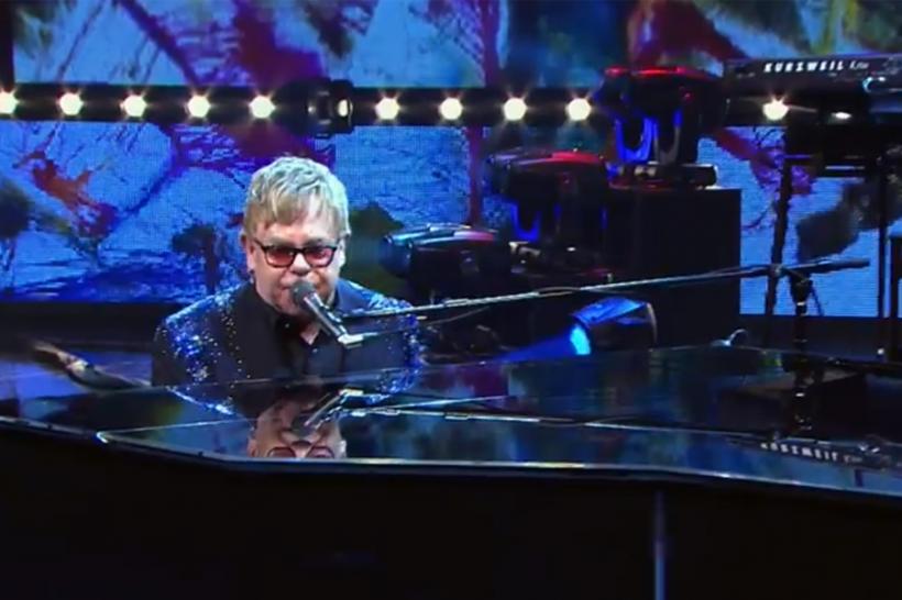 VIDEO - Elton John îşi lansează vineri un nou album 
