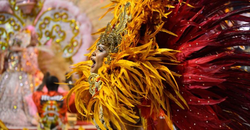 Carnavalul de la Rio a început la fel de glorios ca în fiecare an în pofida ameninţării virusului Zika