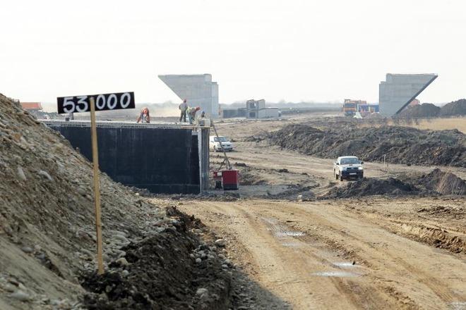 Ce spune Cioloș despre contractul pentru Autostrada Sibiu-Piteşti: ”A trebuit ales răul cel mai mic”