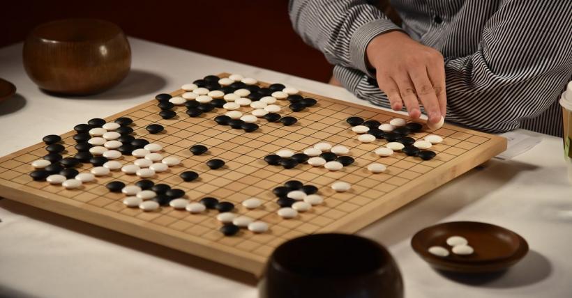 Campionul mondial de Go, sud-coreeanul Lee Sedol, se va confrunta în martie cu sistemul AlphaGo de la Google 