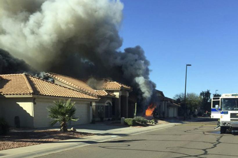 Sute de cartuşe au explodat într-un incendiu dintr-o locuinţă din Arizona