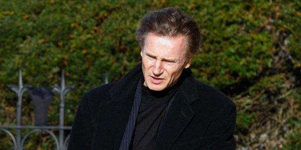 Liam Neeson spune că este într-o relaţie cu o femeie &quot;incredibil de celebră&quot;