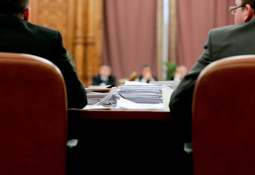 Cererile DNA referitoare la Voicu şi Păun, la Parlament; Biroul permanent se reuneşte pentru a stabili calendarul 