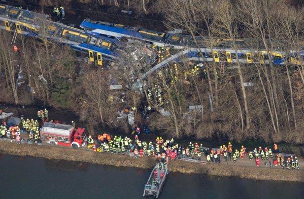 Pasagerul dispărut în accidentul feroviar din Germania a fost găsit decedat, bilanţul morţilor ajungând la 11
