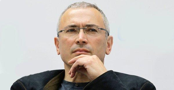 Moscova cere Interpolului să emită un mandat de urmărire pe numele lui Mihail Hodorkovski 