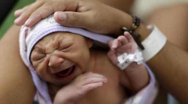 Cauza microcefaliei nou-născuţilor din Brazilia ar putea fi un larvicid care este adăugat în apa potabilă