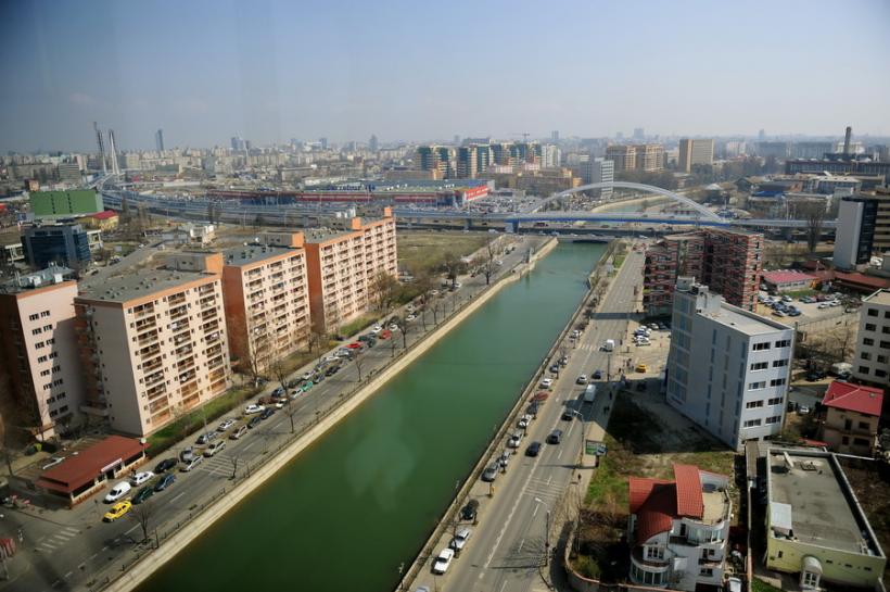 ANAR va decolmata albia râului Dâmboviţa, în zona Piaţa Unirii