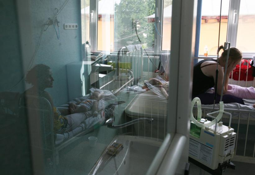 42 de copii din Argeş, internaţi în spitale cu forme uşoare şi medii ale bolii diareice